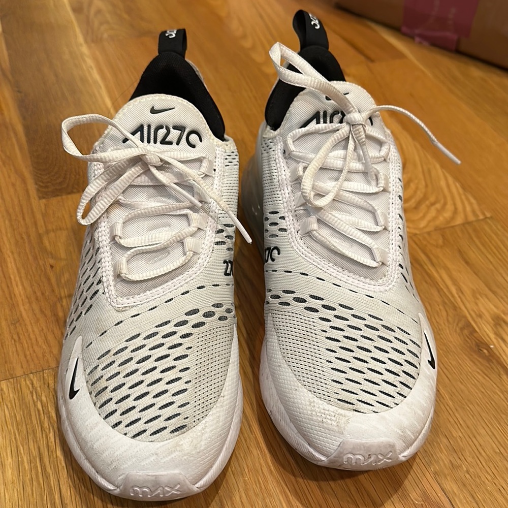 Women’s Nike AirMax 270 gently used size 9.5